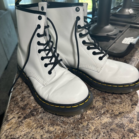 White Dr. Marten’s boots size 9 - Picture 2 of 4